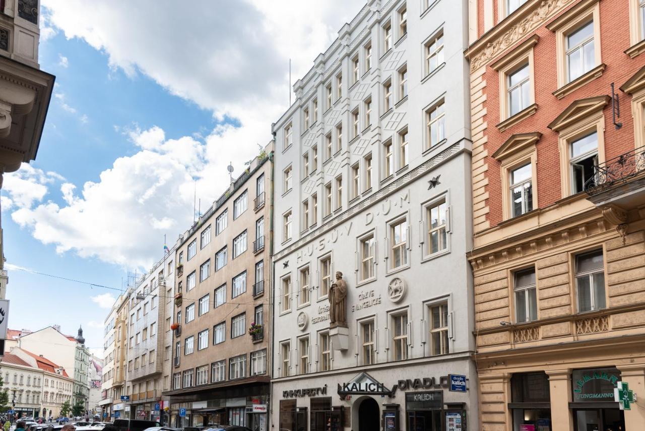 Theatre 9 Apartments By Adrez Prag Dış mekan fotoğraf